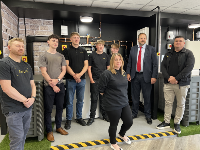 JPEG Toby Perkins MP, Aira Academy team and apprentices.